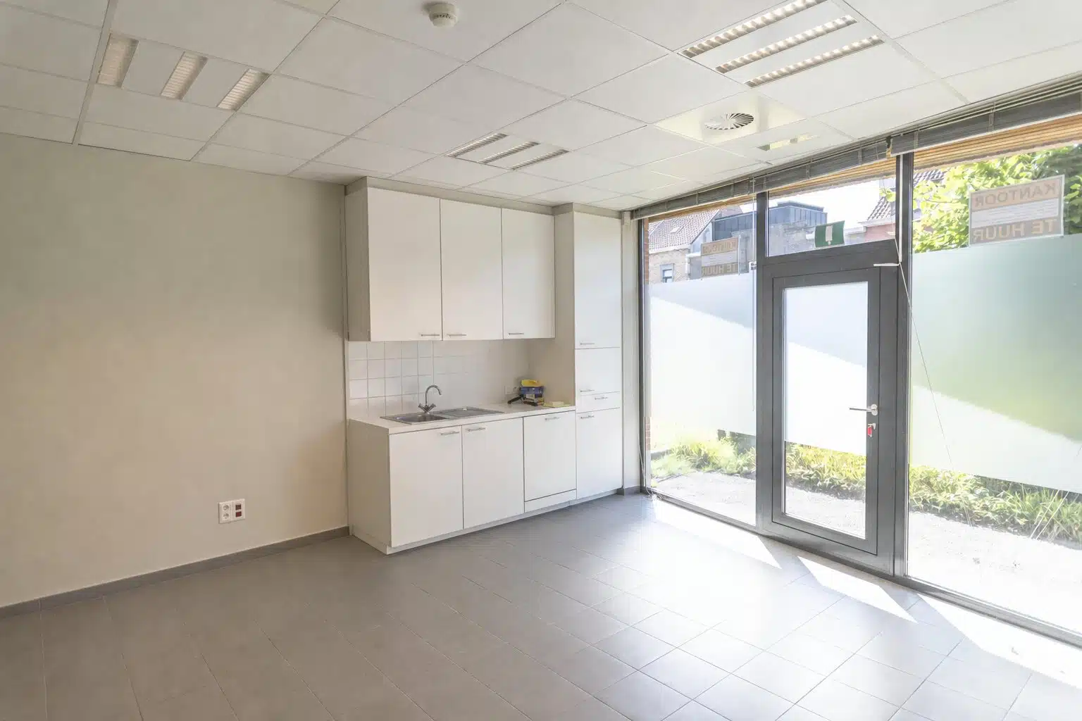 Kantoor te huur in Gentbrugge: de lichte ruimte aan Schooldreef 62