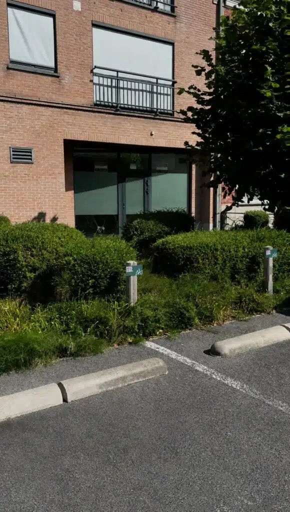 Eigen parkeerplaats bij het kantoor te huur in Gentbrugge